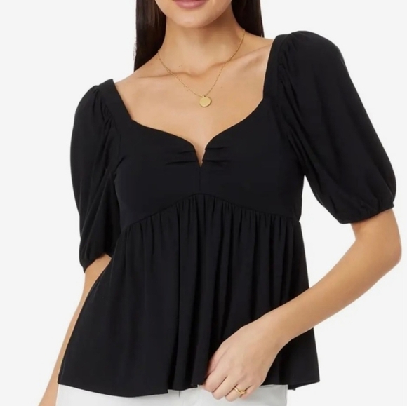 Lilly Pulitzer Tops - Lilly Pulitzer Floriana Black Built-in-Bra Sweetheart Smocked Top XS